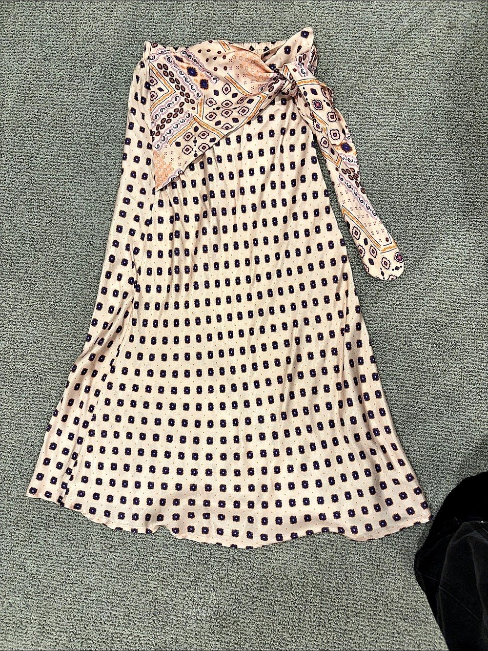 Geometric print scarf detail waist skirt
Worn once